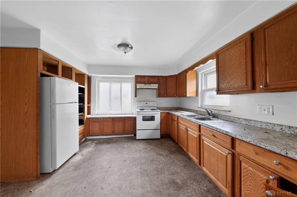 1367 Catalpa Property Photo 4