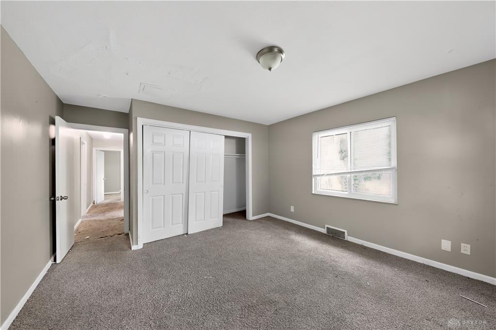 1367 Catalpa Property Photo 5