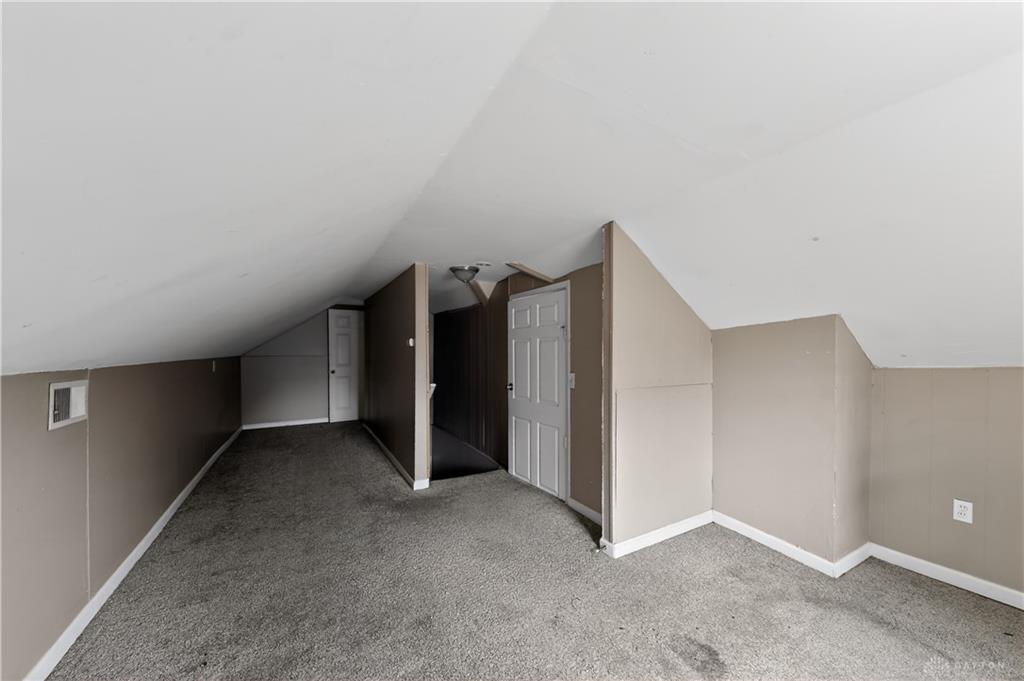 1367 Catalpa Property Photo 6