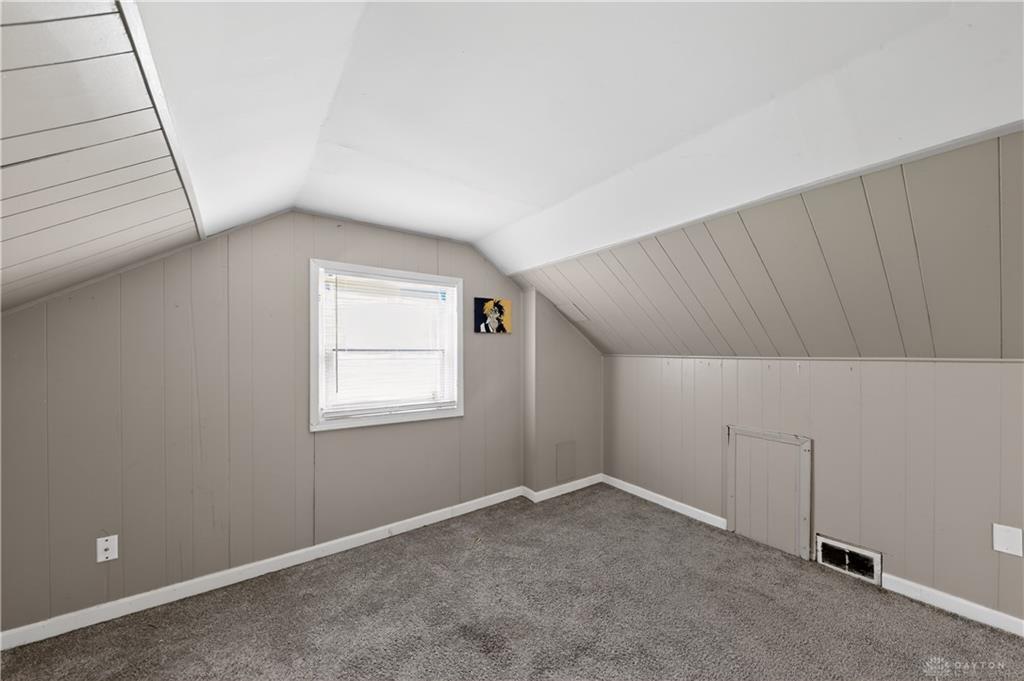 1367 Catalpa Property Photo 7