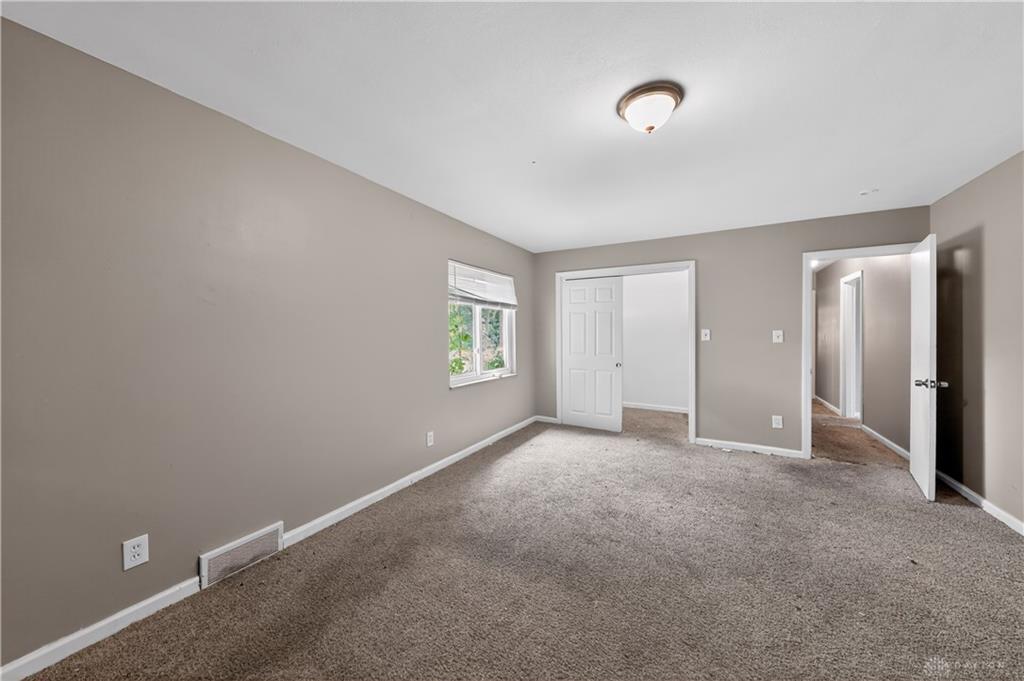 1367 Catalpa Property Photo 8