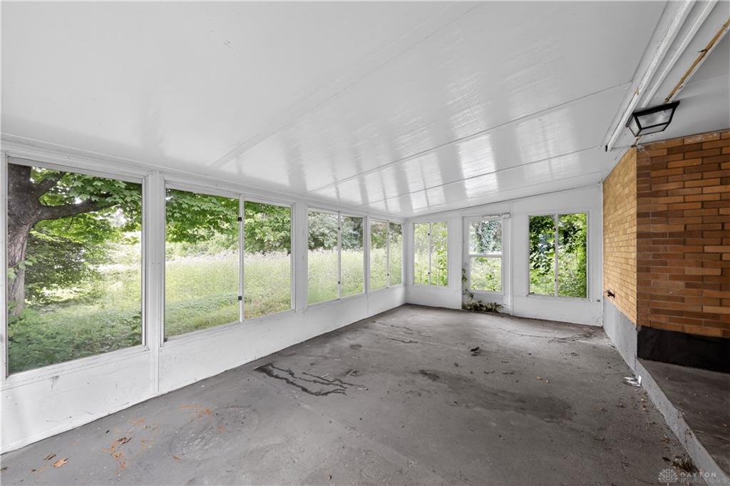 1367 Catalpa Property Photo 10