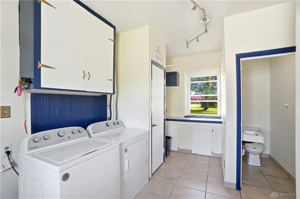 2553 Derr Property Photo 26
