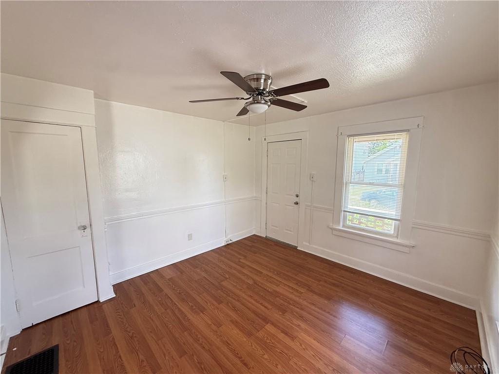 1613 Gummer Property Photo 3