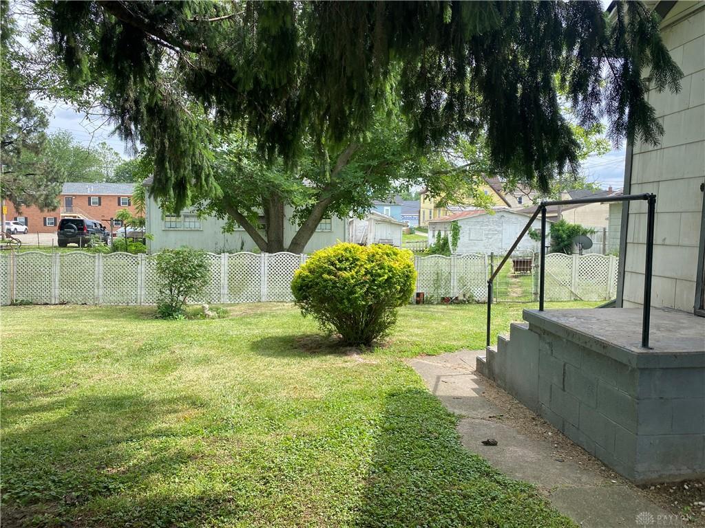 417 E Poplar Property Photo 2