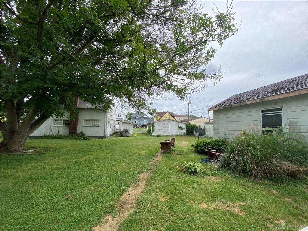 417 E Poplar Property Photo 9