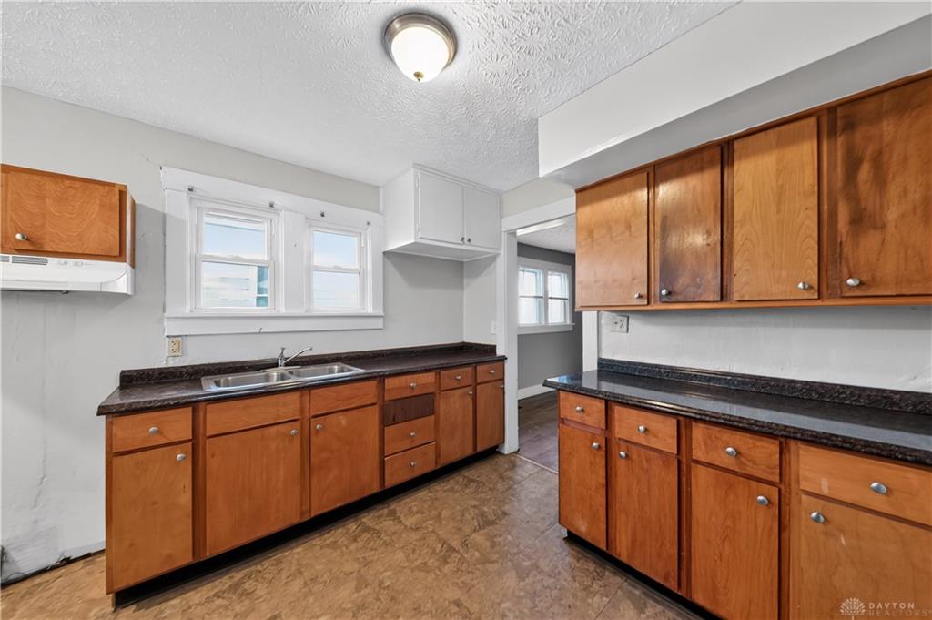 1336 Kemper Property Photo 6