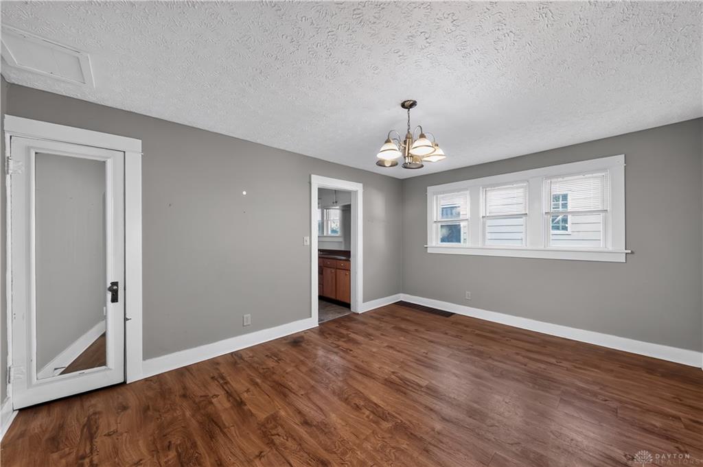 1336 Kemper Property Photo 9