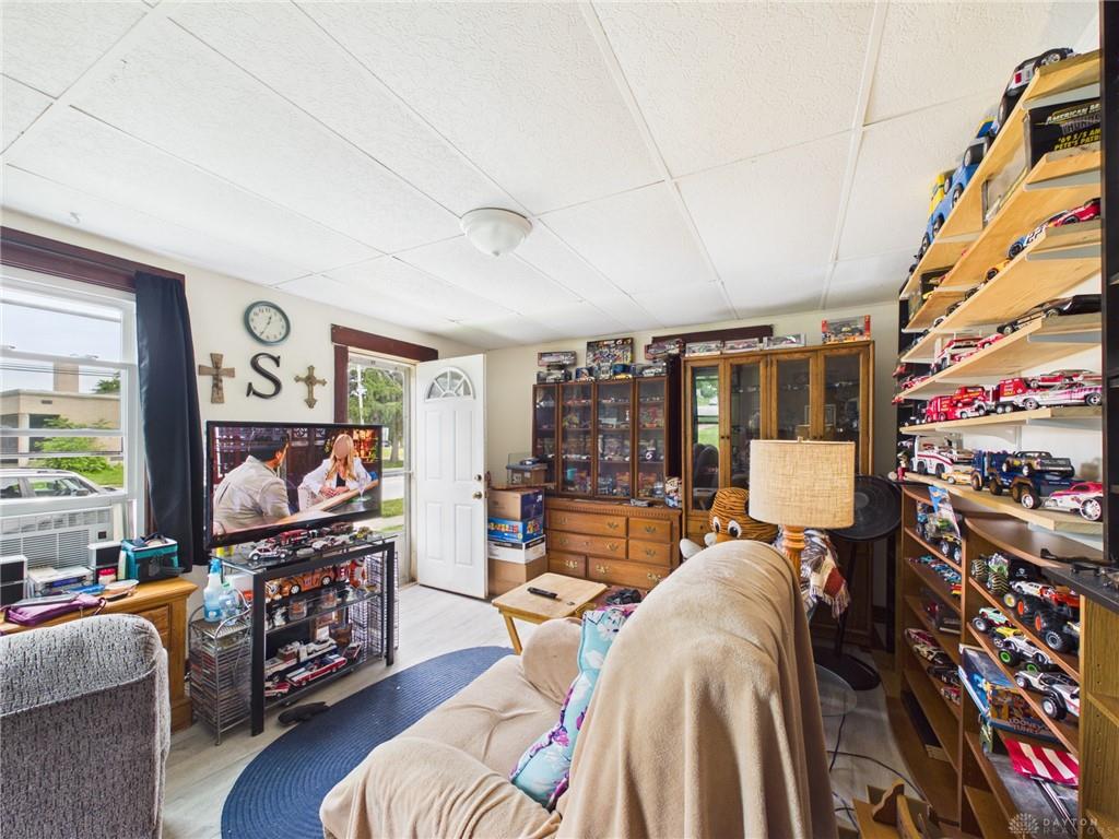 209 N Main Property Photo 3