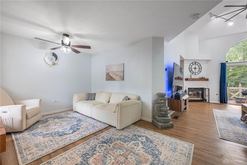 3975 Turnberry Property Photo 3