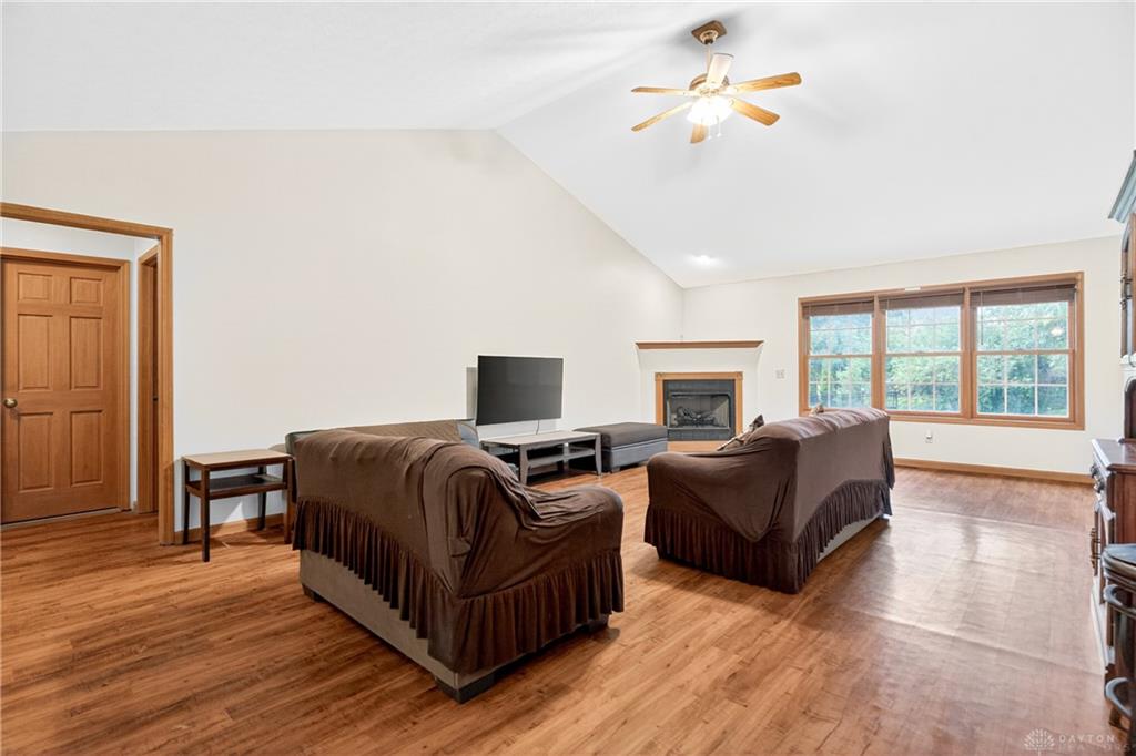1185 Huron Property Photo 8