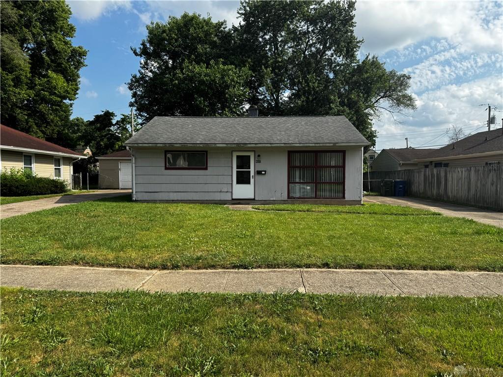 4642 W Hillcrest Property Photo 1