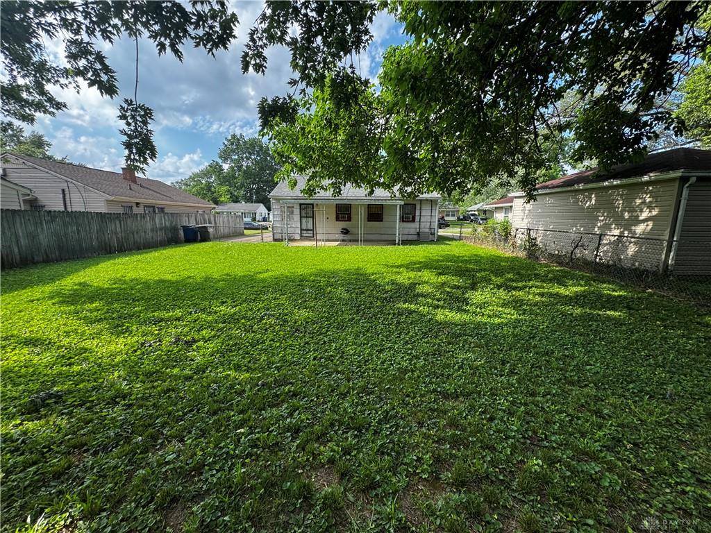 4642 W Hillcrest Property Photo 3