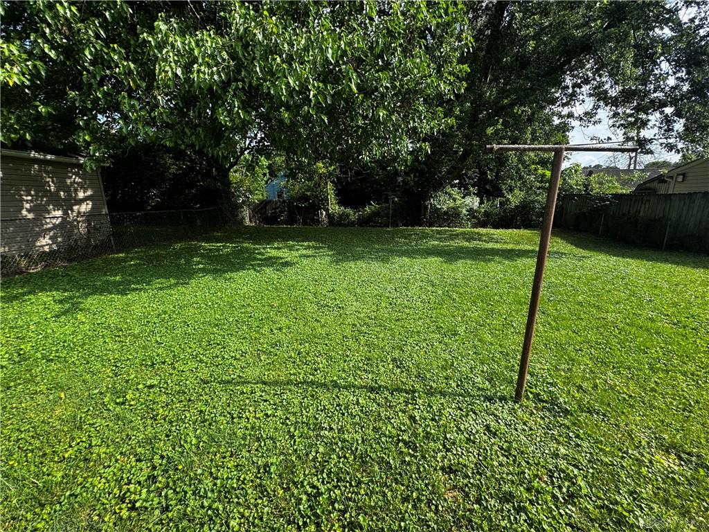 4642 W Hillcrest Property Photo 4