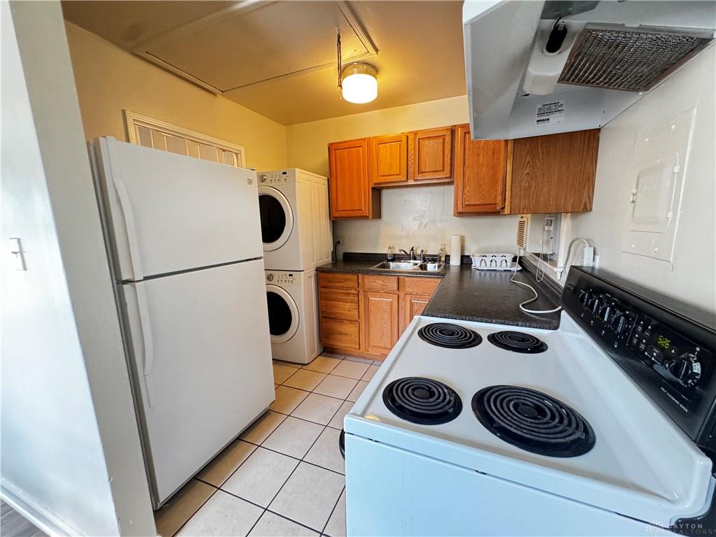 4642 W Hillcrest Property Photo 10