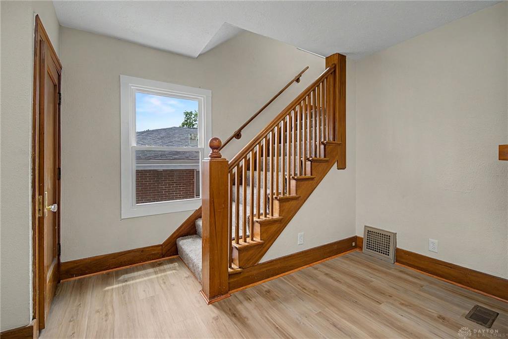 2041 Mayfair Property Photo 7