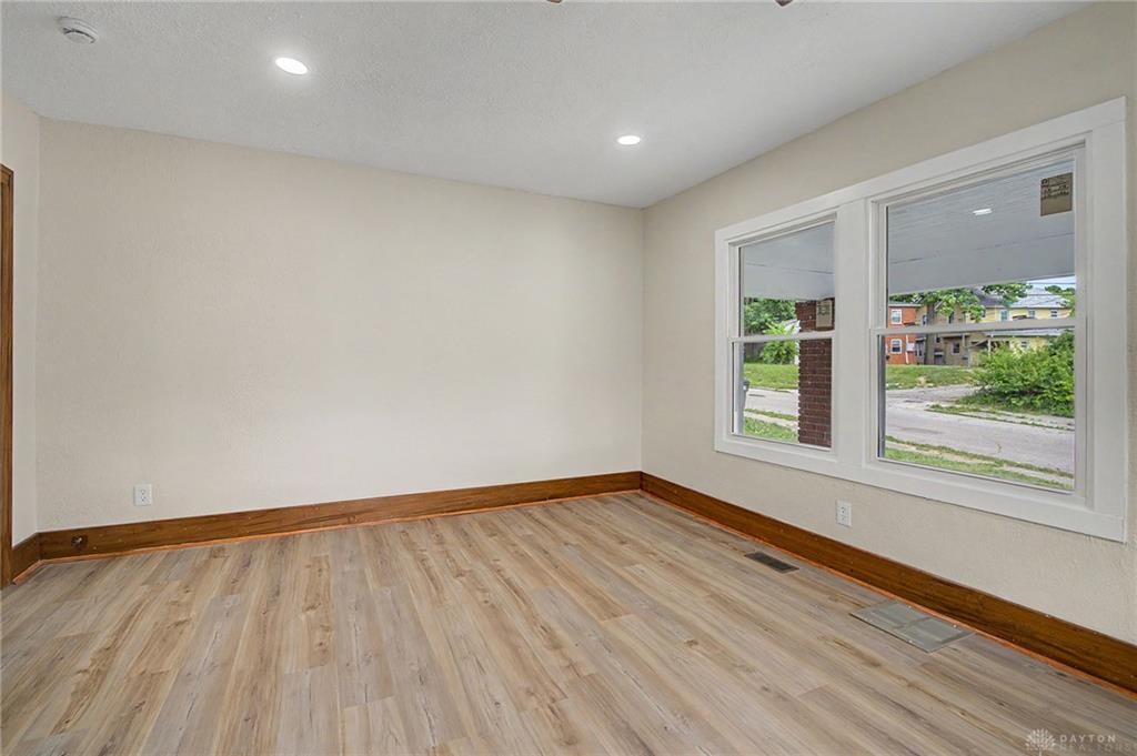 2041 Mayfair Property Photo 8