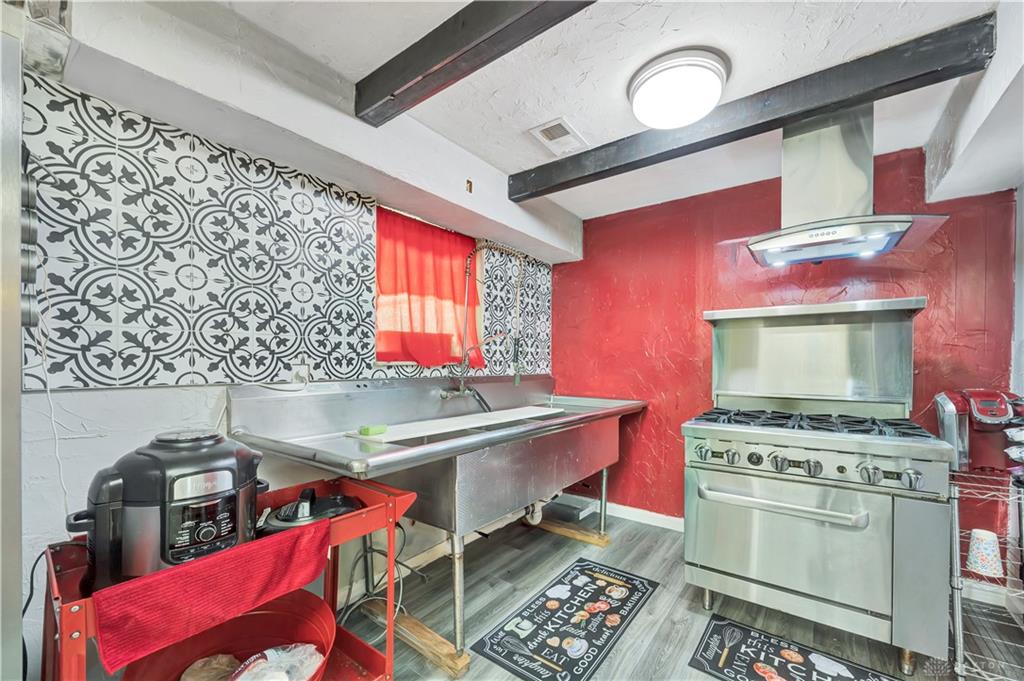 5468 Schiering Property Photo 7