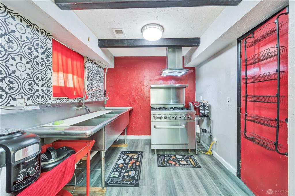 5468 Schiering Property Photo 8