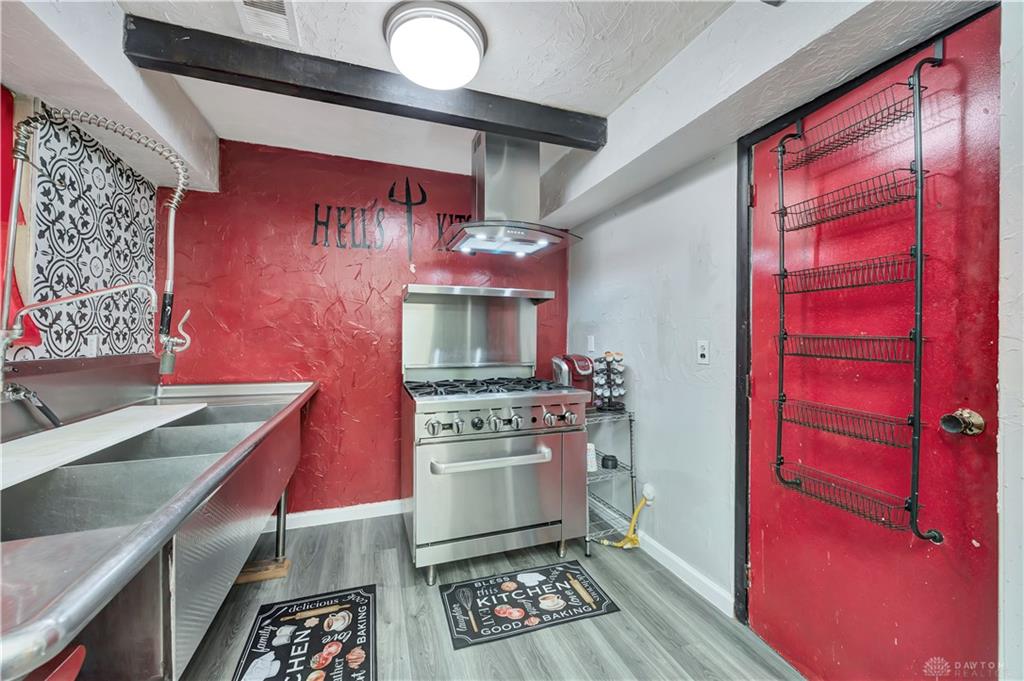 5468 Schiering Property Photo 9