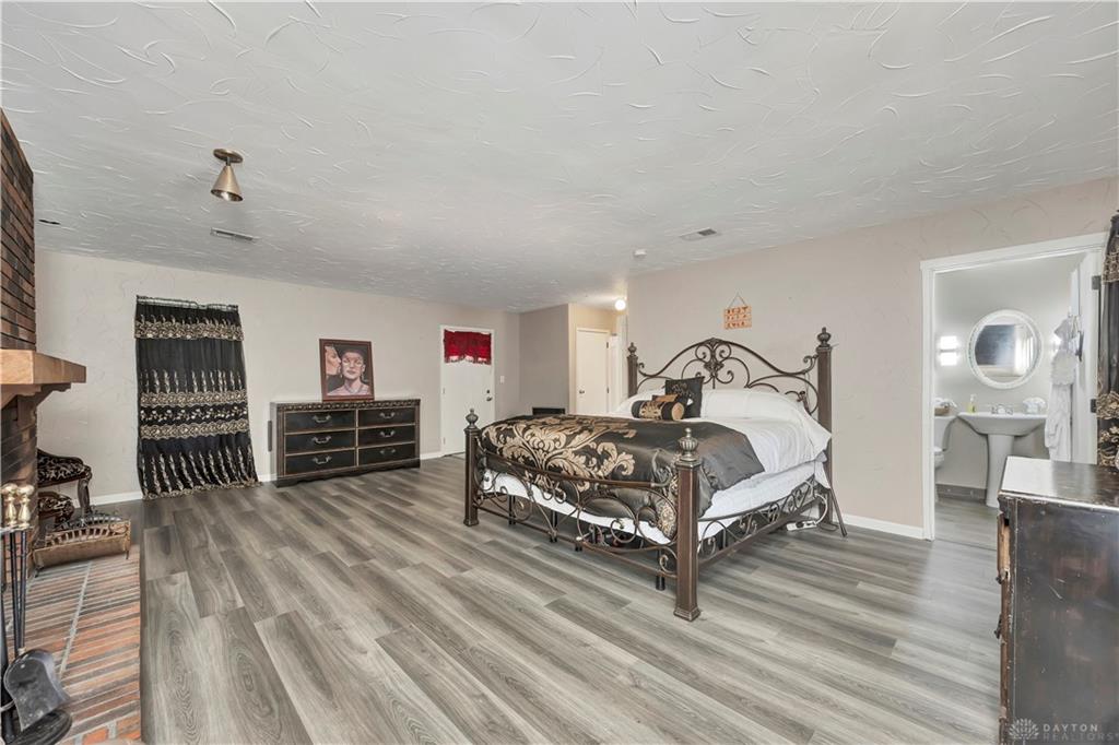 5468 Schiering Property Photo 21