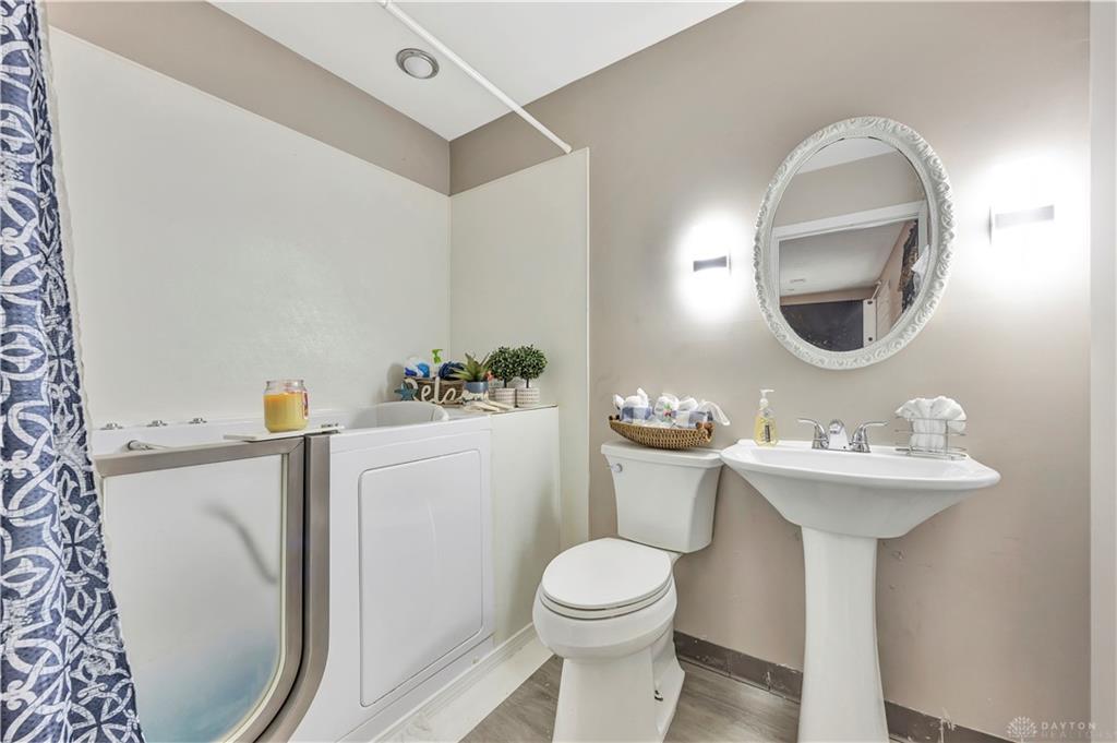 5468 Schiering Property Photo 22