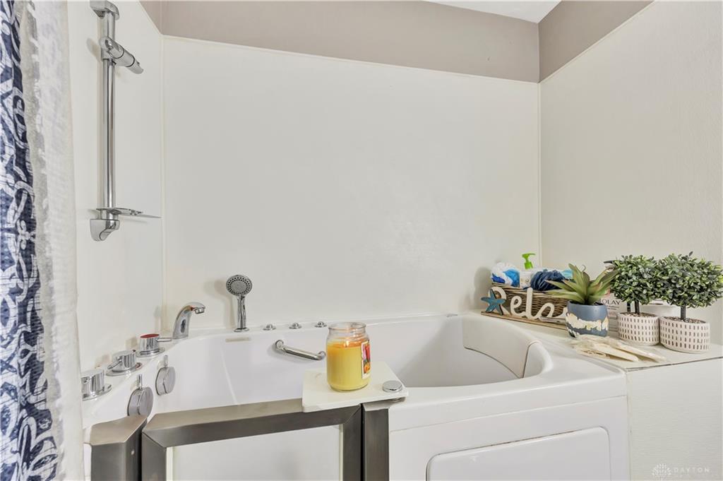 5468 Schiering Property Photo 23