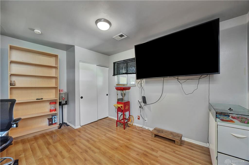 5468 Schiering Property Photo 32