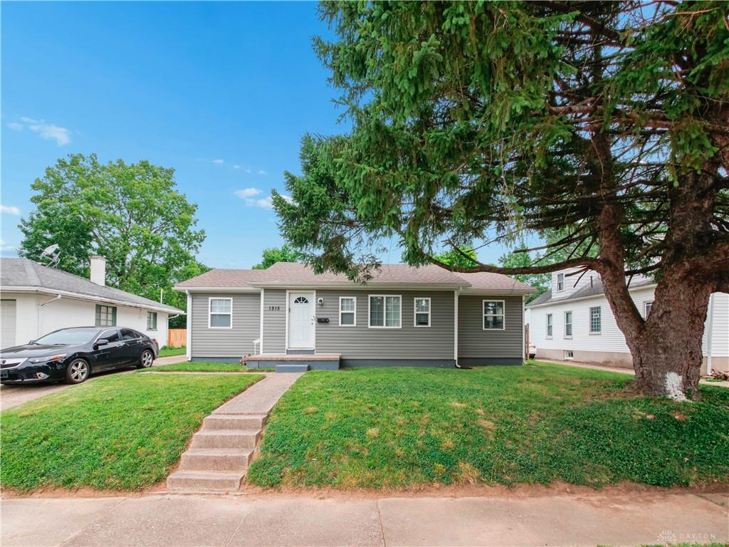 1815 Fieldstone Property Photo 1