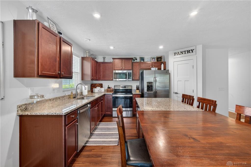 5567 Millbrook Property Photo 7