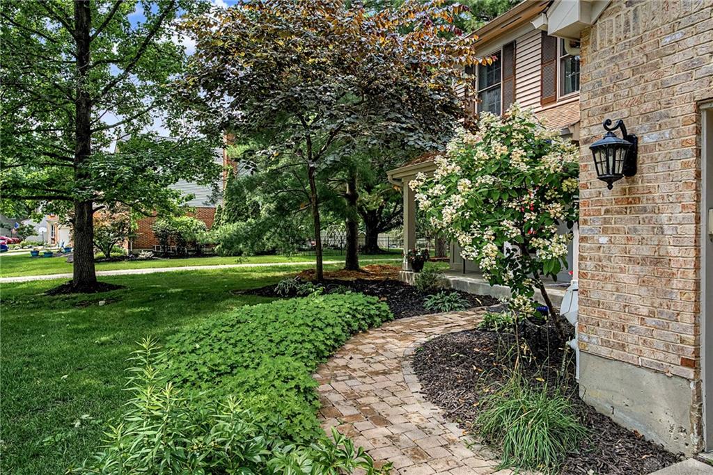 9493 Fox Run Property Photo 3