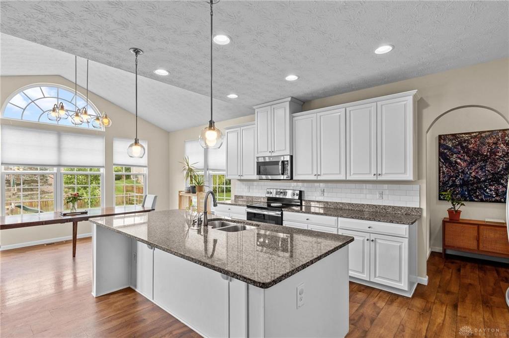 400 Buckingham Property Photo 11