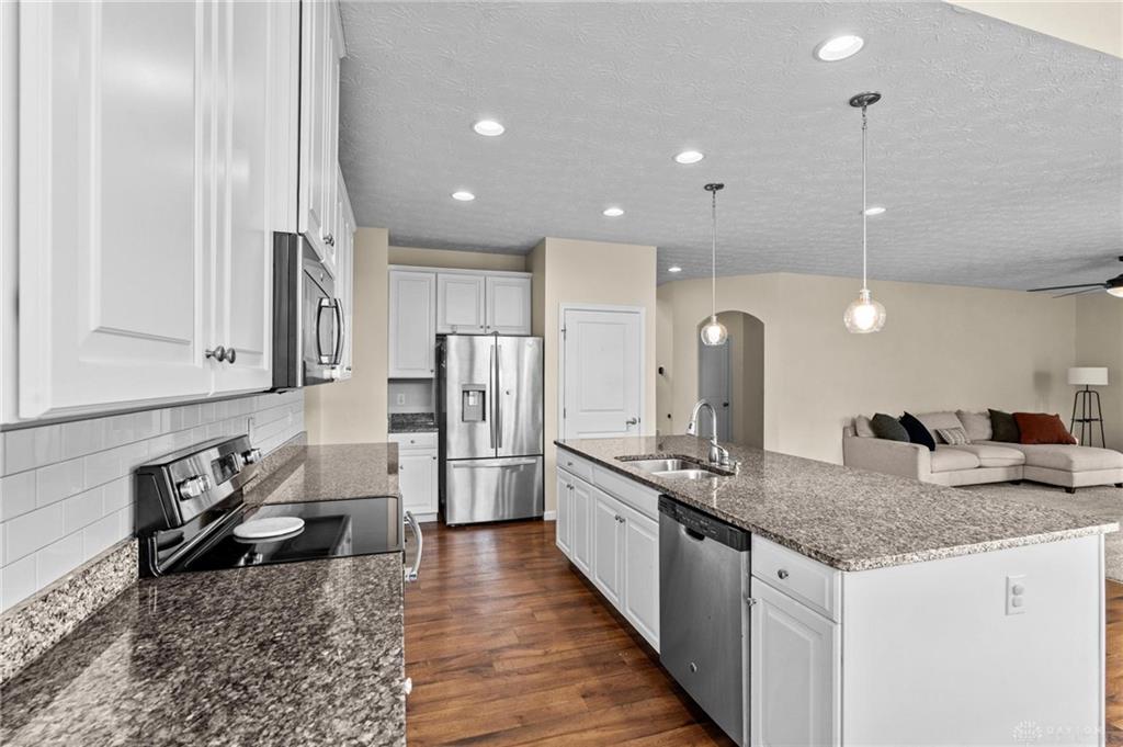 400 Buckingham Property Photo 13