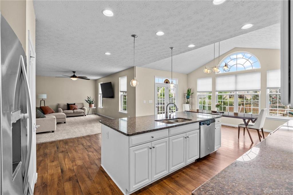 400 Buckingham Property Photo 14