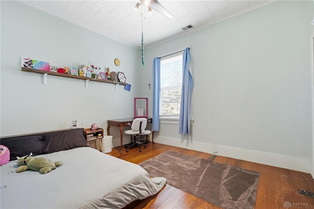 702 E Franklin Property Photo 32
