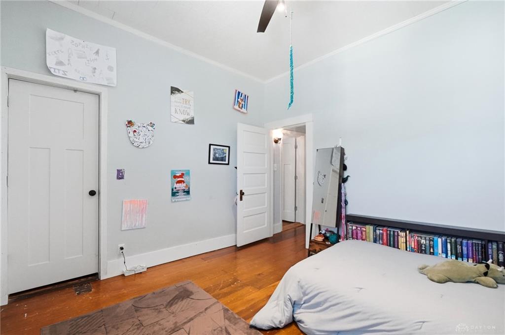 702 E Franklin Property Photo 33