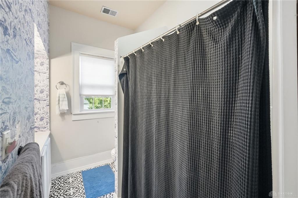 702 E Franklin Property Photo 35