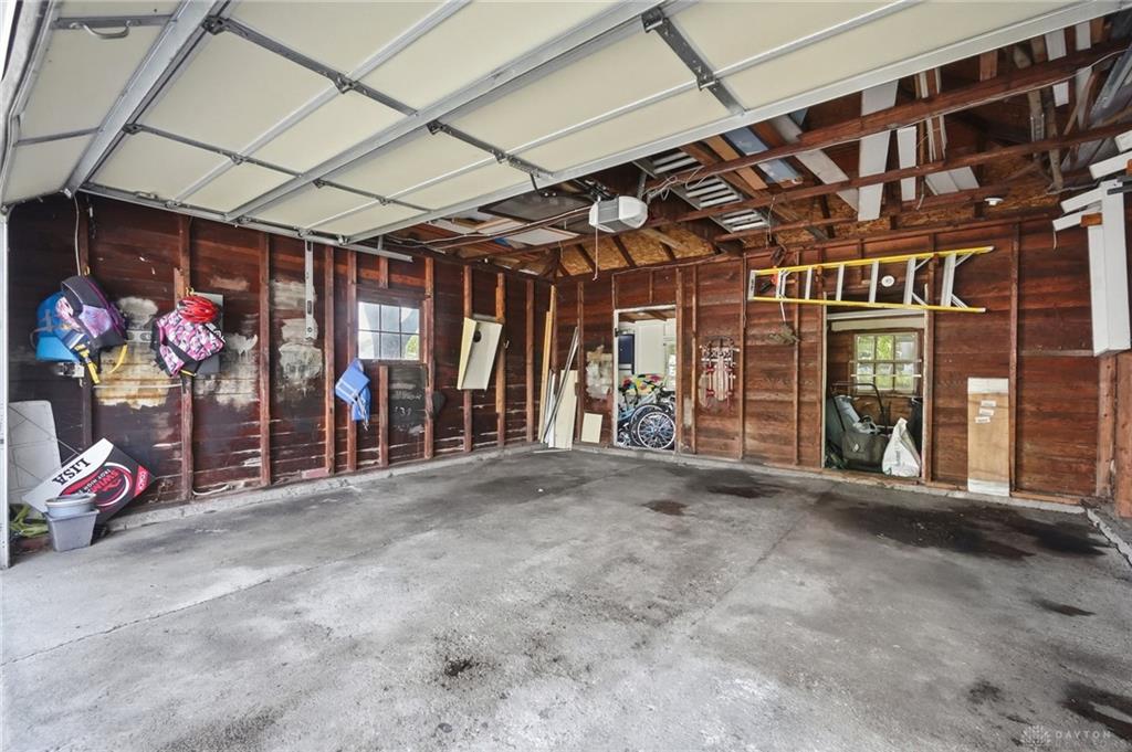 702 E Franklin Property Photo 36