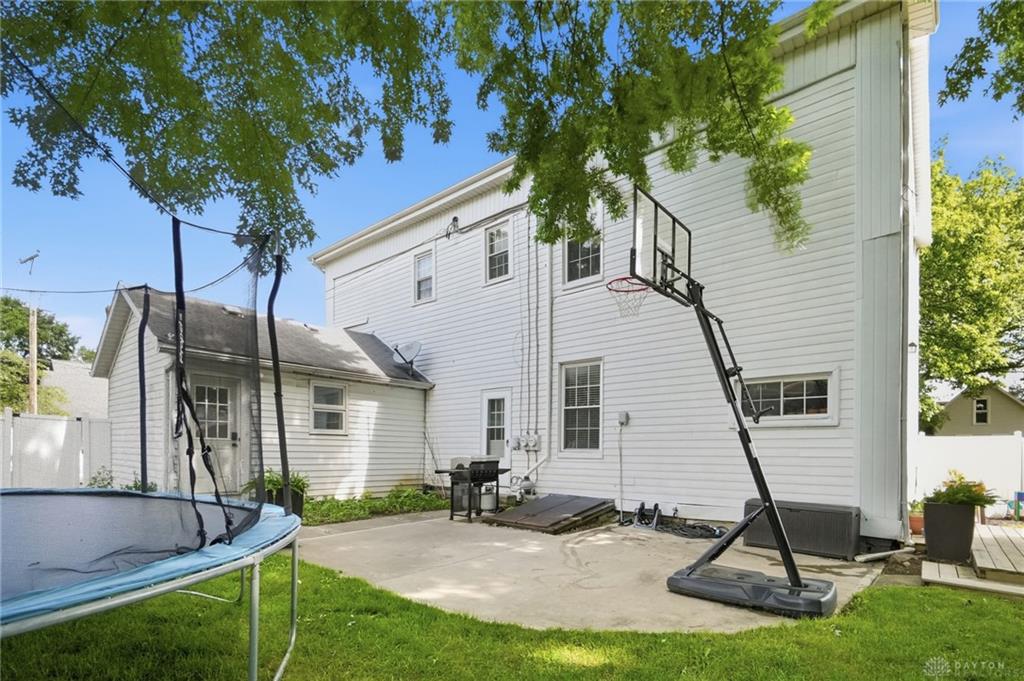 702 E Franklin Property Photo 38