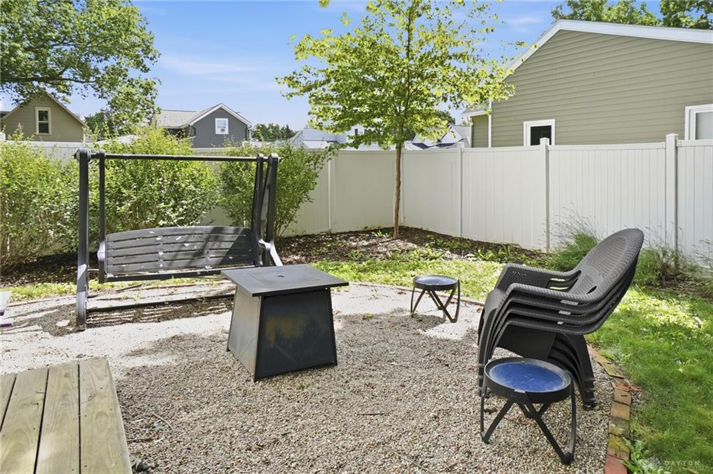 702 E Franklin Property Photo 41