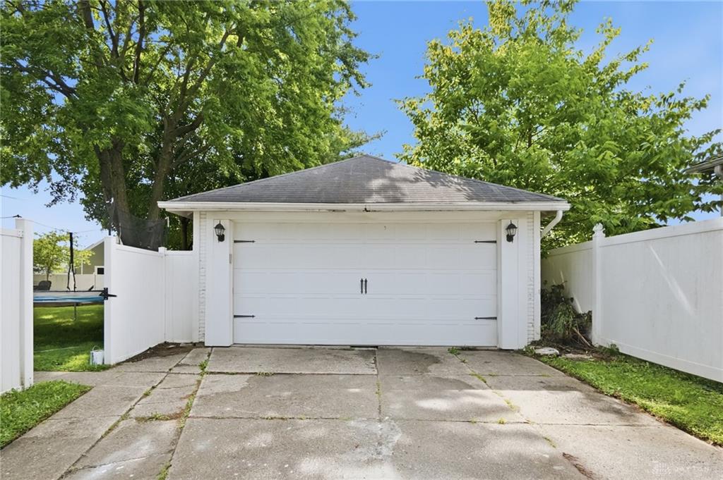 702 E Franklin Property Photo 43