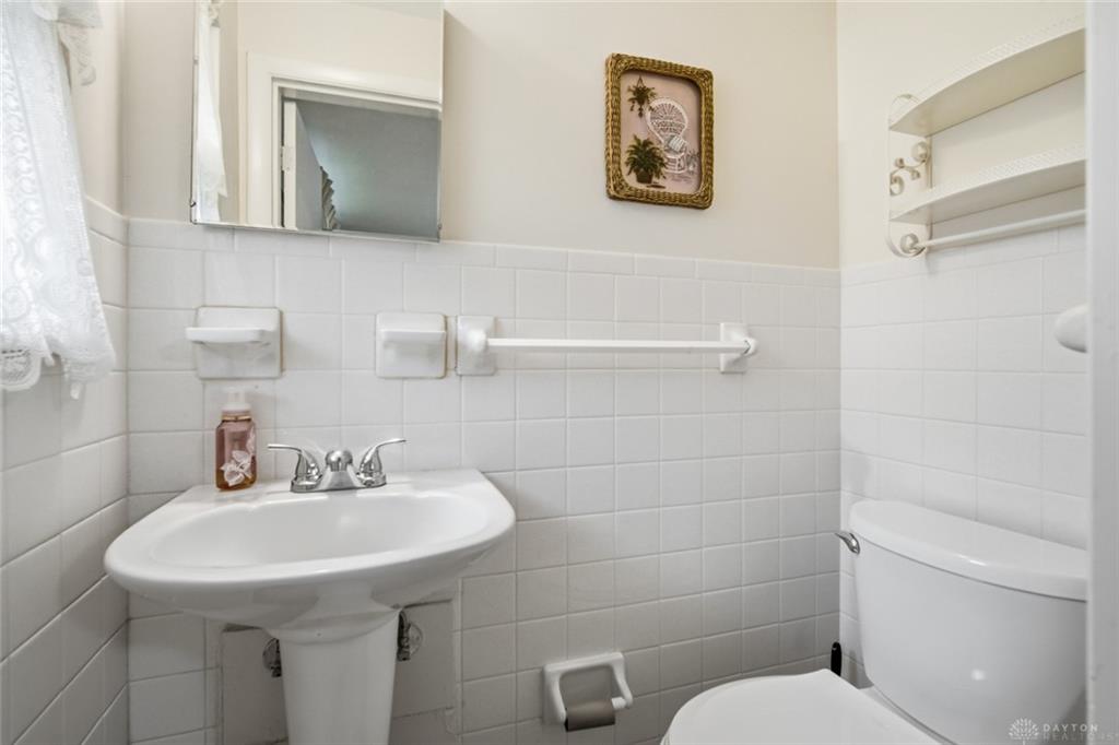 717 Evans Property Photo 30