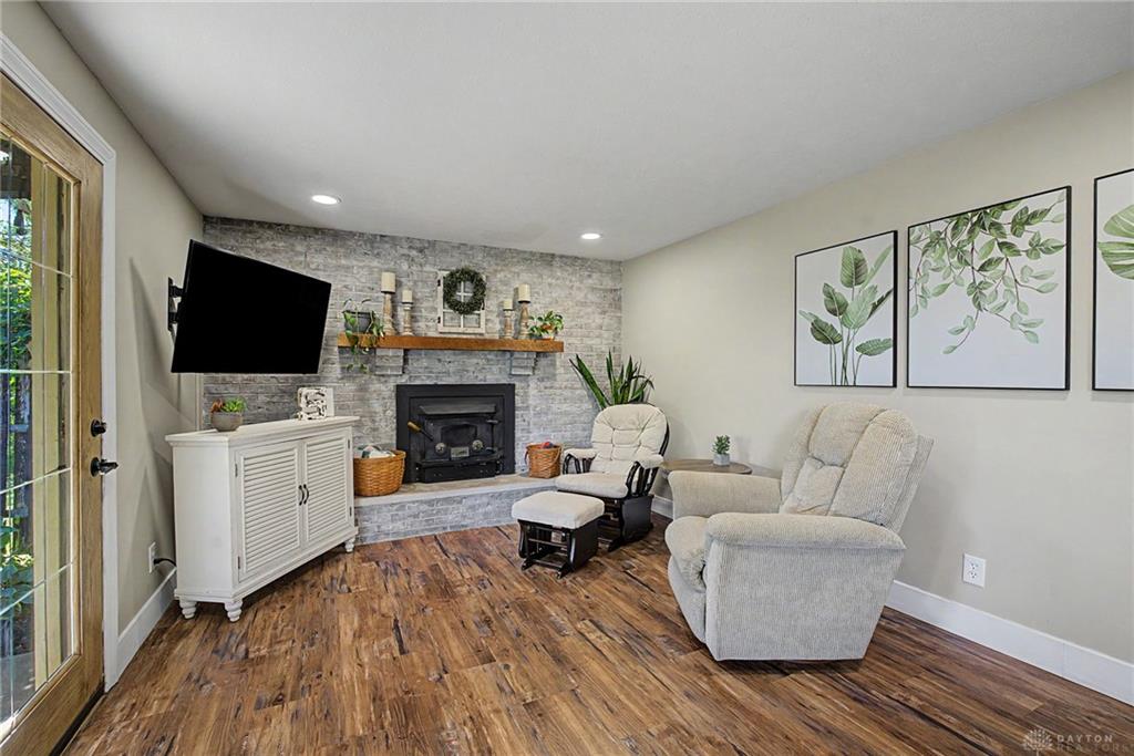 4627 Whitegate Property Photo 9