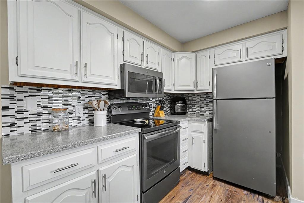 4627 Whitegate Property Photo 13