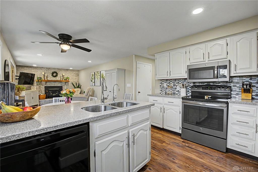 4627 Whitegate Property Photo 14