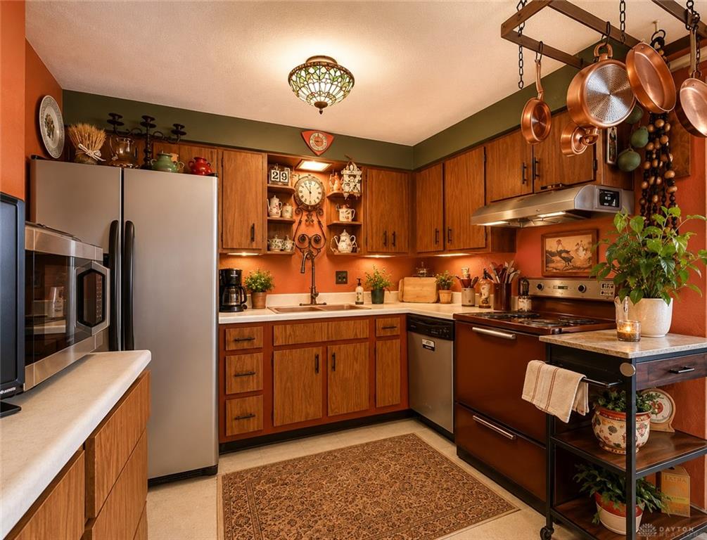 749 Clareridge Property Photo 8