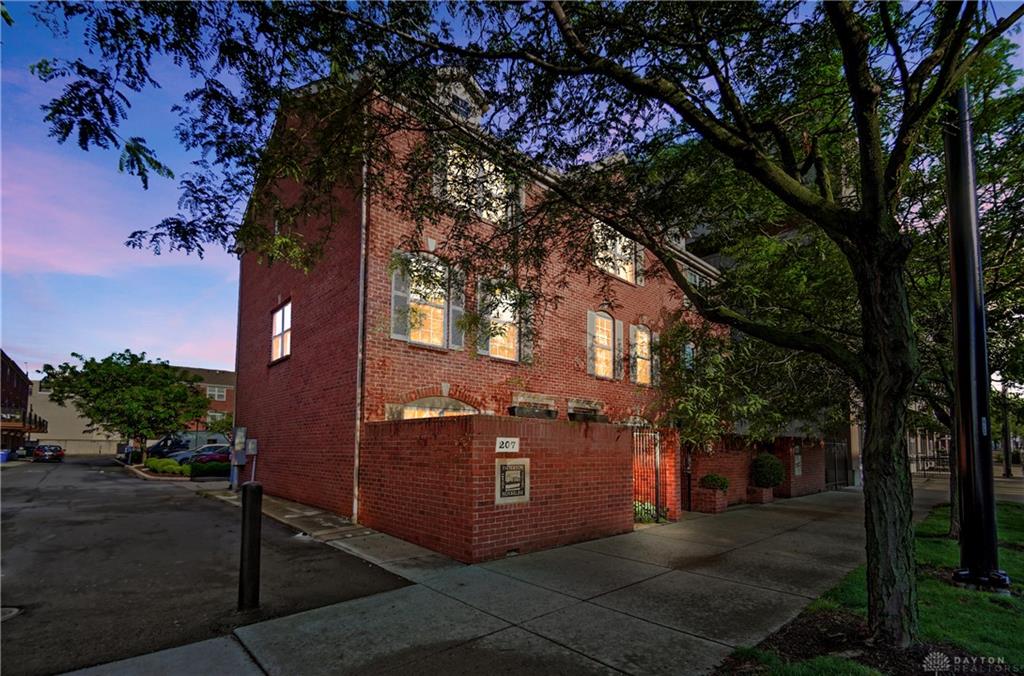 207 N Patterson