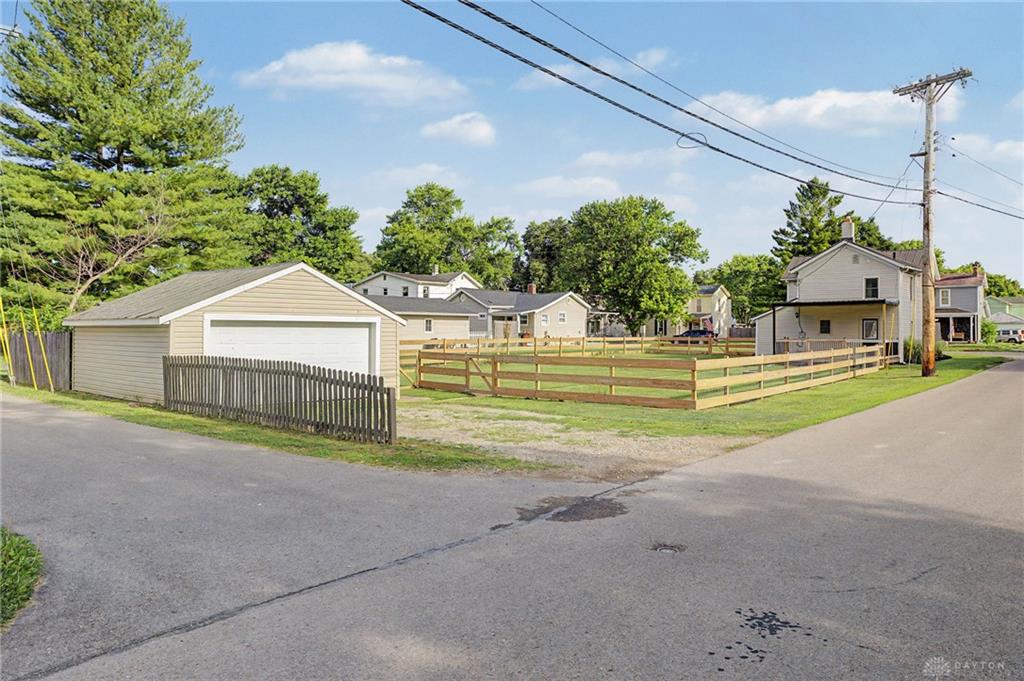 275 E Market Property Photo 35