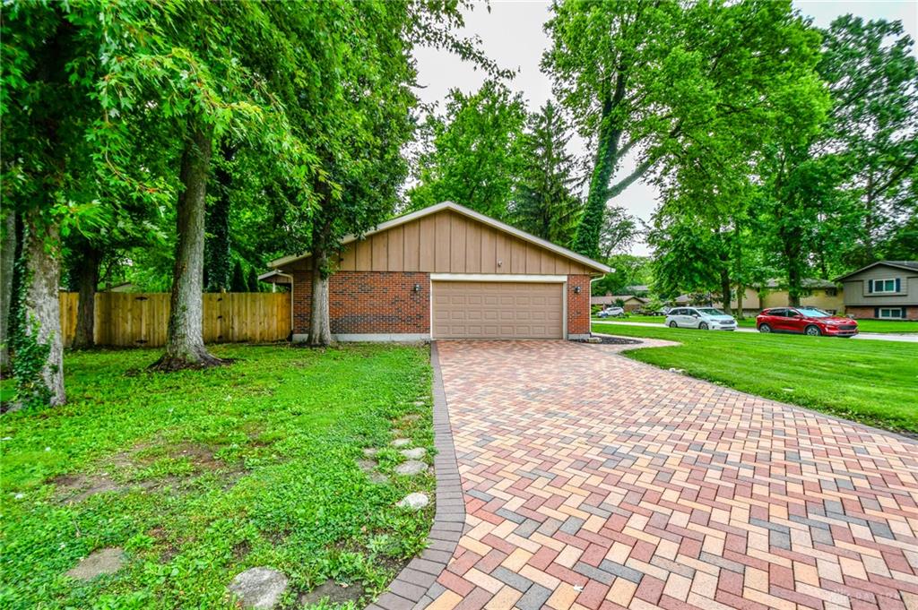 2425 Westlawn Property Photo 4