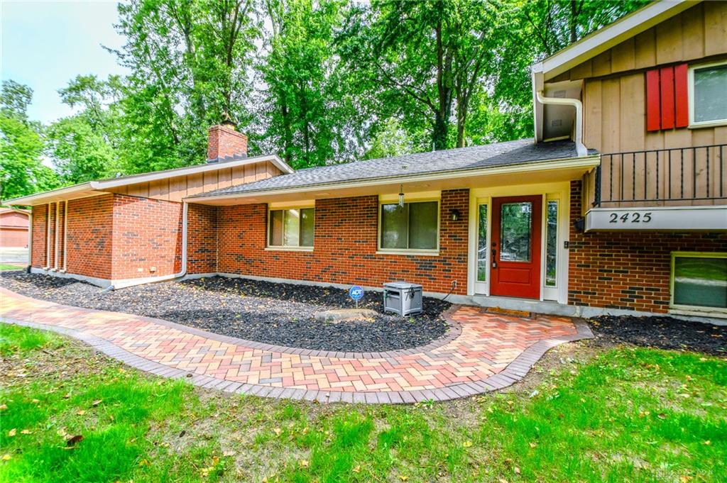 2425 Westlawn Property Photo 5